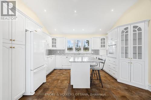 291 Concession Rd 1 Road, Alfred & Plantagenet, ON - Indoor Photo Showing Kitchen