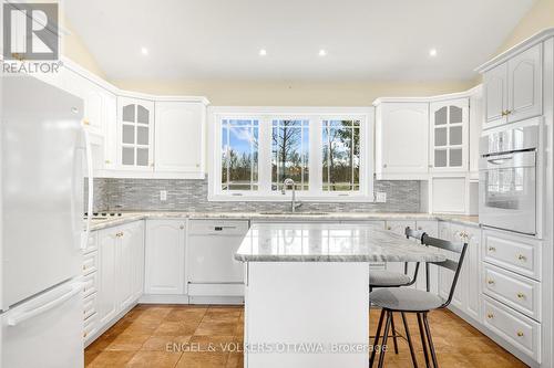 291 Concession Rd 1 Road, Alfred & Plantagenet, ON - Indoor Photo Showing Kitchen With Upgraded Kitchen