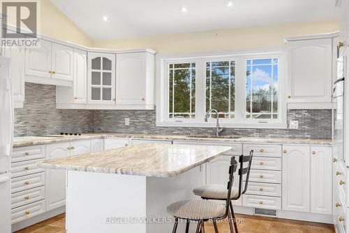 291 Concession Rd 1 Road, Alfred & Plantagenet, ON - Indoor Photo Showing Kitchen With Upgraded Kitchen