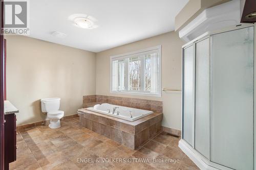 291 Concession Rd 1 Road, Alfred & Plantagenet, ON - Indoor Photo Showing Bathroom