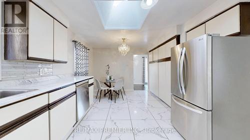 105 Fairglen Avenue, Brampton, ON - Indoor Photo Showing Kitchen