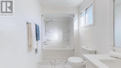 105 Fairglen Avenue, Brampton, ON - Indoor Photo Showing Bathroom