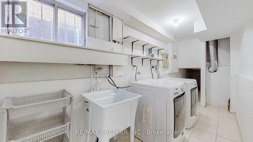 105 Fairglen Avenue, Brampton, ON - Indoor Photo Showing Laundry Room