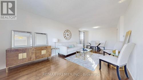 105 Fairglen Avenue, Brampton, ON - Indoor Photo Showing Living Room