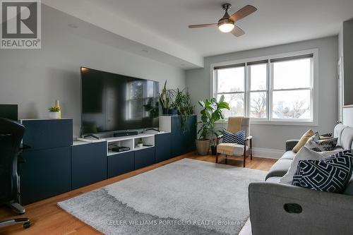 130 Sunnyside Avenue, Toronto, ON - Indoor Photo Showing Living Room