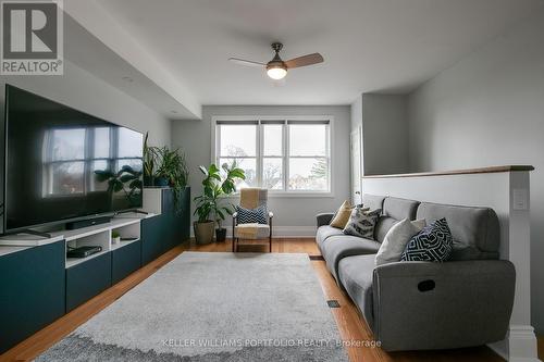 130 Sunnyside Avenue, Toronto, ON - Indoor Photo Showing Living Room