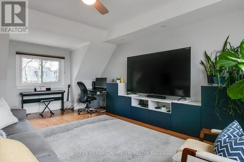 130 Sunnyside Avenue, Toronto, ON - Indoor Photo Showing Living Room