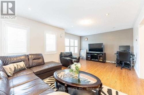 67 Decker Hollow Circle, Brampton, ON - Indoor Photo Showing Living Room