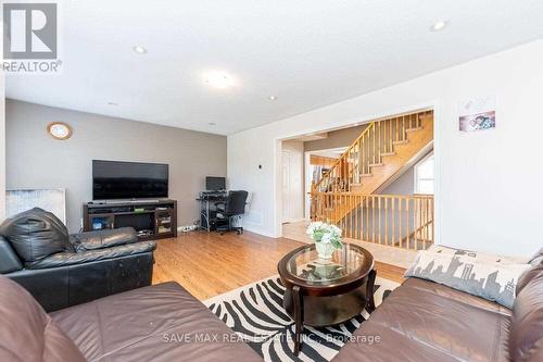 67 Decker Hollow Circle, Brampton, ON - Indoor Photo Showing Living Room