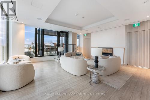 502 - 28 Ann Street, Mississauga, ON - Indoor Photo Showing Living Room