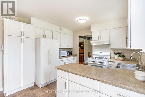 3 Artesian Avenue, East Gwillimbury, ON - Indoor Photo Showing Kitchen With Double Sink