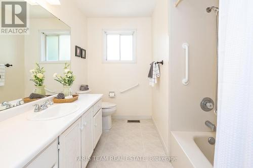 3 Artesian Avenue, East Gwillimbury, ON - Indoor Photo Showing Bathroom