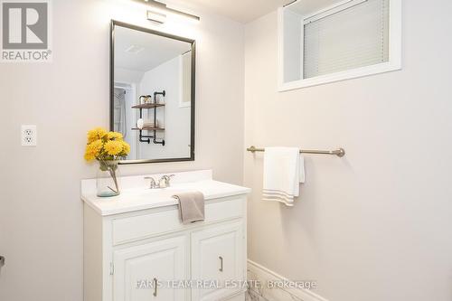 3 Artesian Avenue, East Gwillimbury, ON - Indoor Photo Showing Bathroom