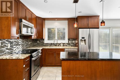 20 Beechwood Crescent W, Brampton, ON - Indoor Photo Showing Kitchen With Upgraded Kitchen