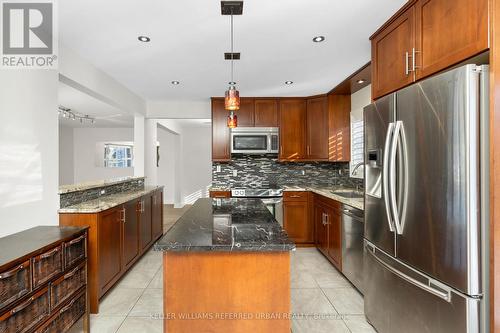 20 Beechwood Crescent W, Brampton, ON - Indoor Photo Showing Kitchen With Upgraded Kitchen