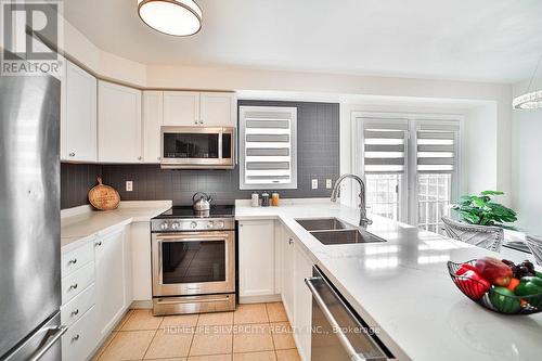 55 Samantha Crescent, Brampton, ON - Indoor Photo Showing Kitchen With Double Sink With Upgraded Kitchen