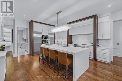 1370 Oak Lane, Mississauga, ON - Indoor Photo Showing Kitchen With Upgraded Kitchen