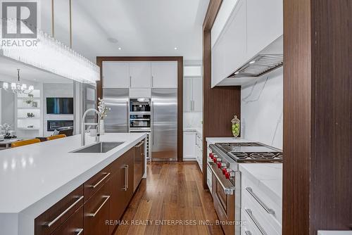 1370 Oak Lane, Mississauga, ON - Indoor Photo Showing Kitchen With Upgraded Kitchen