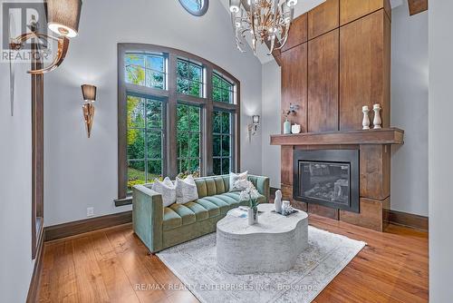 1370 Oak Lane, Mississauga, ON - Indoor Photo Showing Living Room With Fireplace