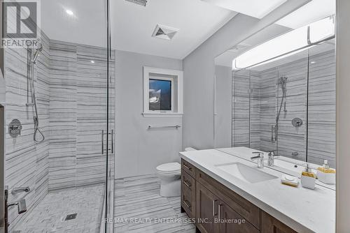 1370 Oak Lane, Mississauga, ON - Indoor Photo Showing Bathroom