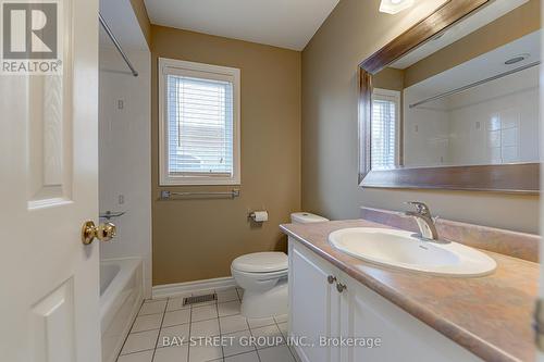 62 Warren Bradley Street, Markham, ON - Indoor Photo Showing Bathroom