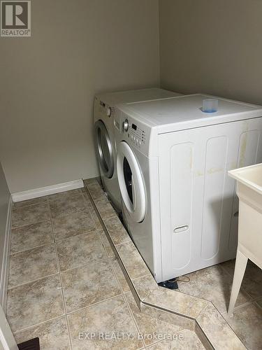 140 Windflower Drive, Kitchener, ON - Indoor Photo Showing Laundry Room