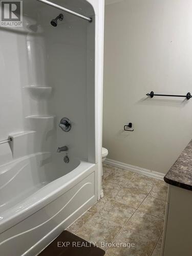 140 Windflower Drive, Kitchener, ON - Indoor Photo Showing Bathroom