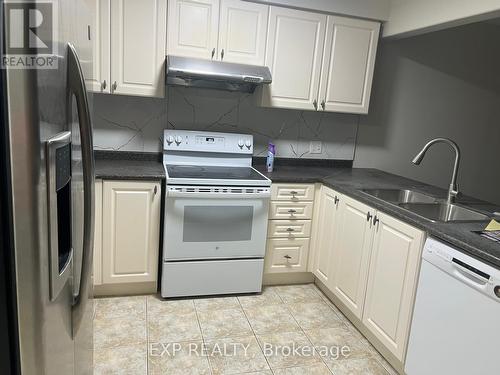 140 Windflower Drive, Kitchener, ON - Indoor Photo Showing Kitchen