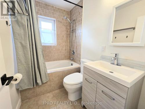 (Upper) - 371 East 28Th Street, Hamilton, ON - Indoor Photo Showing Bathroom