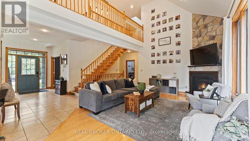 12 North Street, Brantford, ON - Indoor Photo Showing Living Room With Fireplace