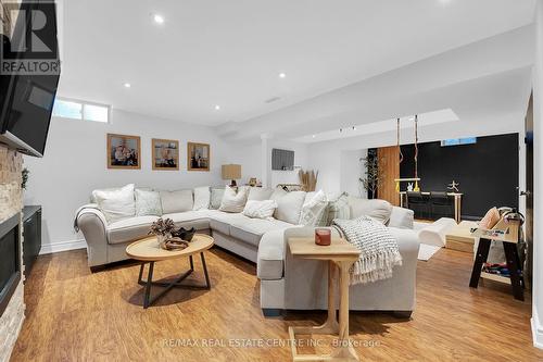 53 Diana Avenue, Grimsby, ON - Indoor Photo Showing Living Room