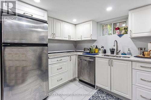 136 Brantdale Avenue, Hamilton, ON - Indoor Photo Showing Kitchen With Double Sink