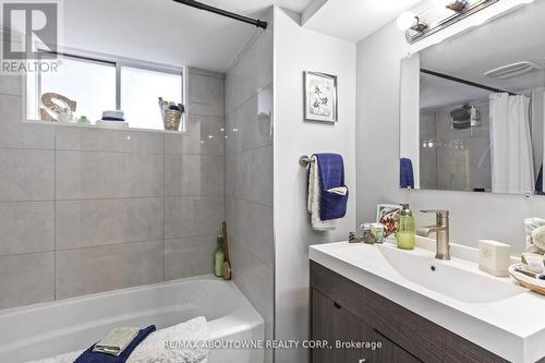 136 Brantdale Avenue, Hamilton, ON - Indoor Photo Showing Bathroom