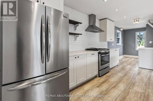 136 Brantdale Avenue, Hamilton, ON - Indoor Photo Showing Kitchen With Stainless Steel Kitchen With Upgraded Kitchen