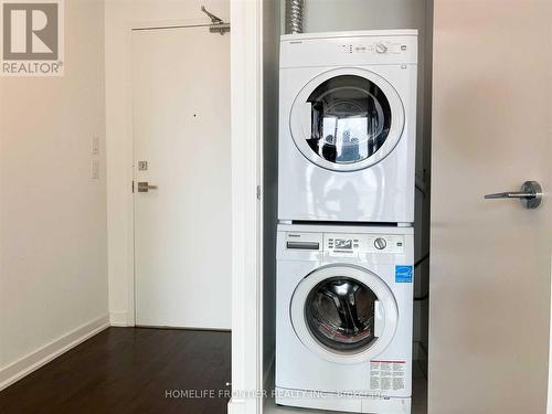 1907 - 14 York Street, Toronto, ON - Indoor Photo Showing Laundry Room