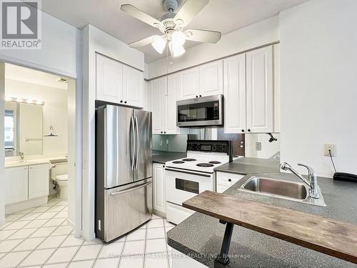 406 - 555 Yonge Street, Toronto, ON - Indoor Photo Showing Kitchen