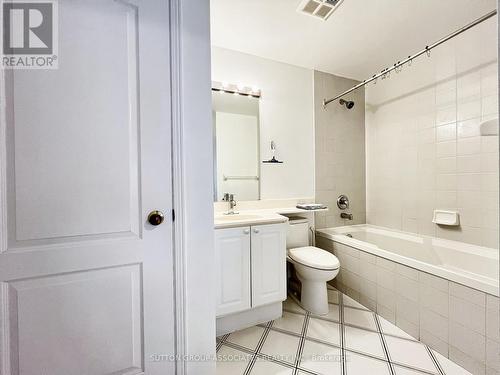 406 - 555 Yonge Street, Toronto, ON - Indoor Photo Showing Bathroom