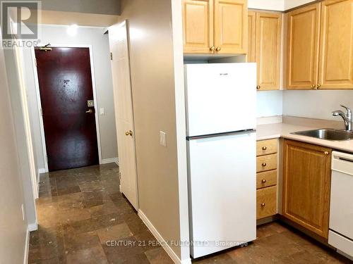 3201 - 750 Bay Street, Toronto, ON - Indoor Photo Showing Kitchen