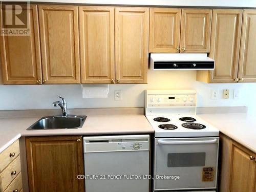 3201 - 750 Bay Street, Toronto, ON - Indoor Photo Showing Kitchen