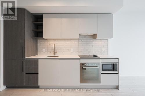 Ph15 - 55 Mercer Street, Toronto, ON - Indoor Photo Showing Kitchen