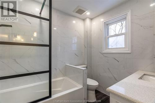 77 Spencer Avenue, Chatham, ON - Indoor Photo Showing Bathroom