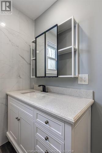 77 Spencer Avenue, Chatham, ON - Indoor Photo Showing Bathroom