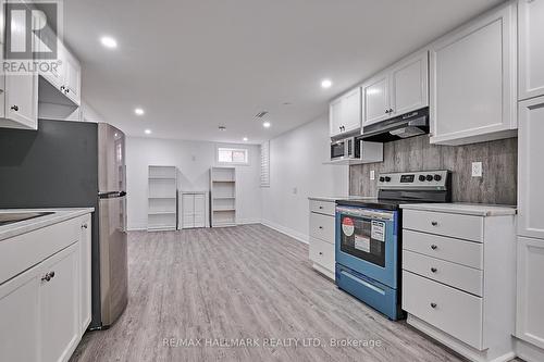 26 Michael Boulevard, Whitby, ON - Indoor Photo Showing Kitchen