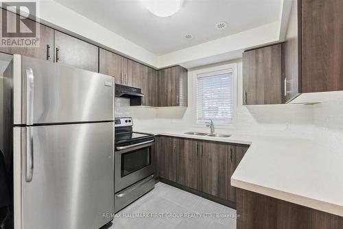 33 Nearco Crescent, Oshawa, ON - Indoor Photo Showing Kitchen With Stainless Steel Kitchen With Double Sink