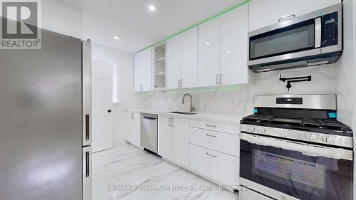 18 Graylee Avenue, Toronto, ON - Indoor Photo Showing Kitchen