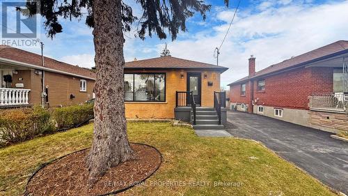 18 Graylee Avenue, Toronto, ON - Outdoor