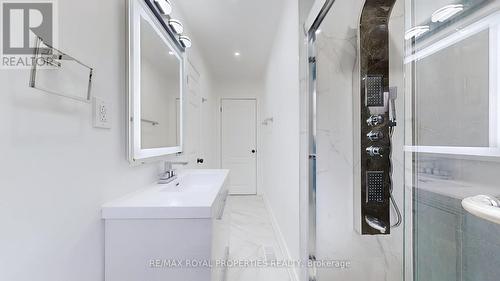 18 Graylee Avenue, Toronto, ON - Indoor Photo Showing Bathroom