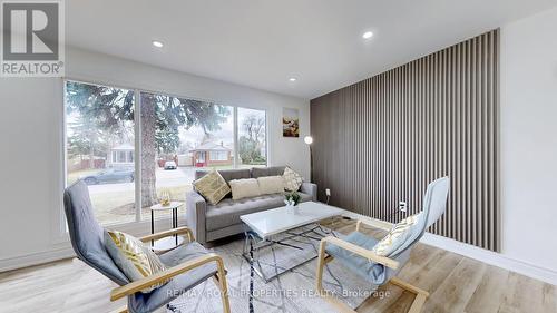 18 Graylee Avenue, Toronto, ON - Indoor Photo Showing Living Room