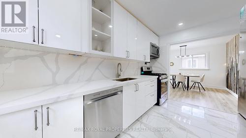 18 Graylee Avenue, Toronto, ON - Indoor Photo Showing Kitchen