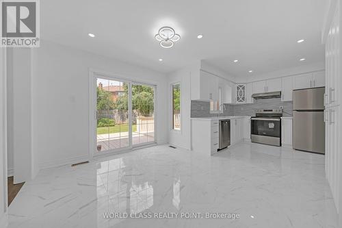 202 Bridgewater Avenue, Whitby, ON - Indoor Photo Showing Kitchen